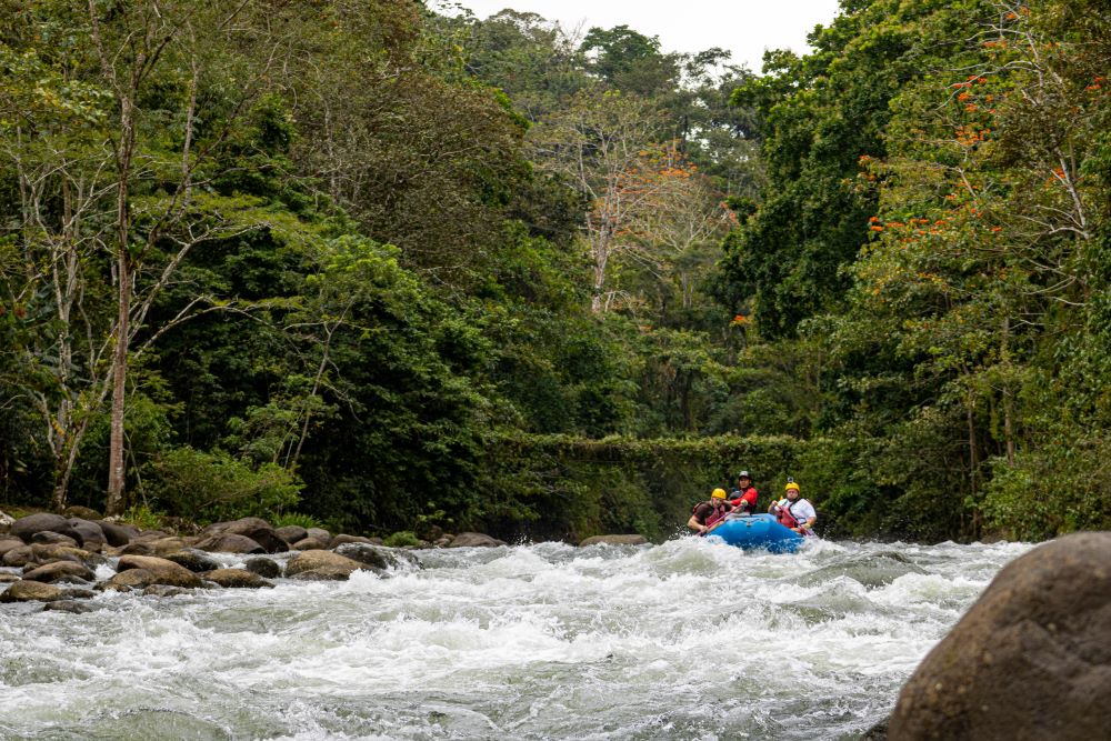 10 Costa Rica Must-Do Bucket List Experiences Rafting
