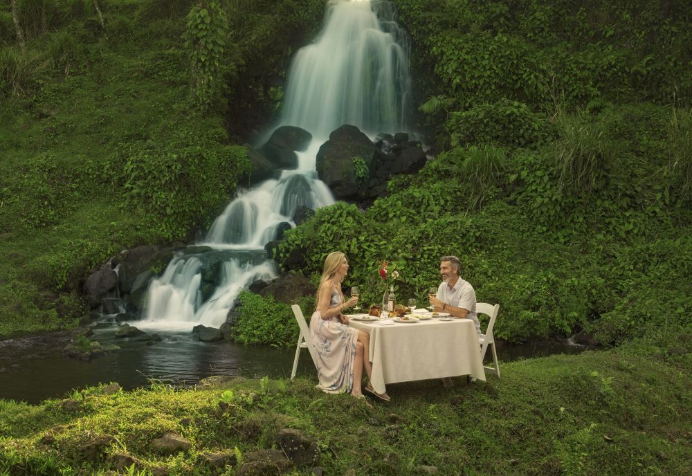 Adventure & Romance Tour Pairings For A Well-Balanced Honeymoon Romantic Dinner