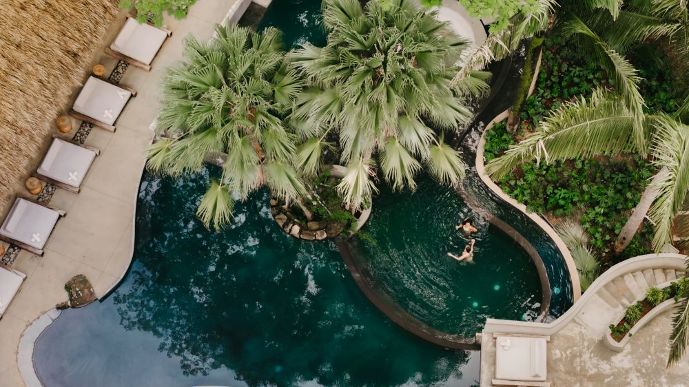 Esh Hotel Pool