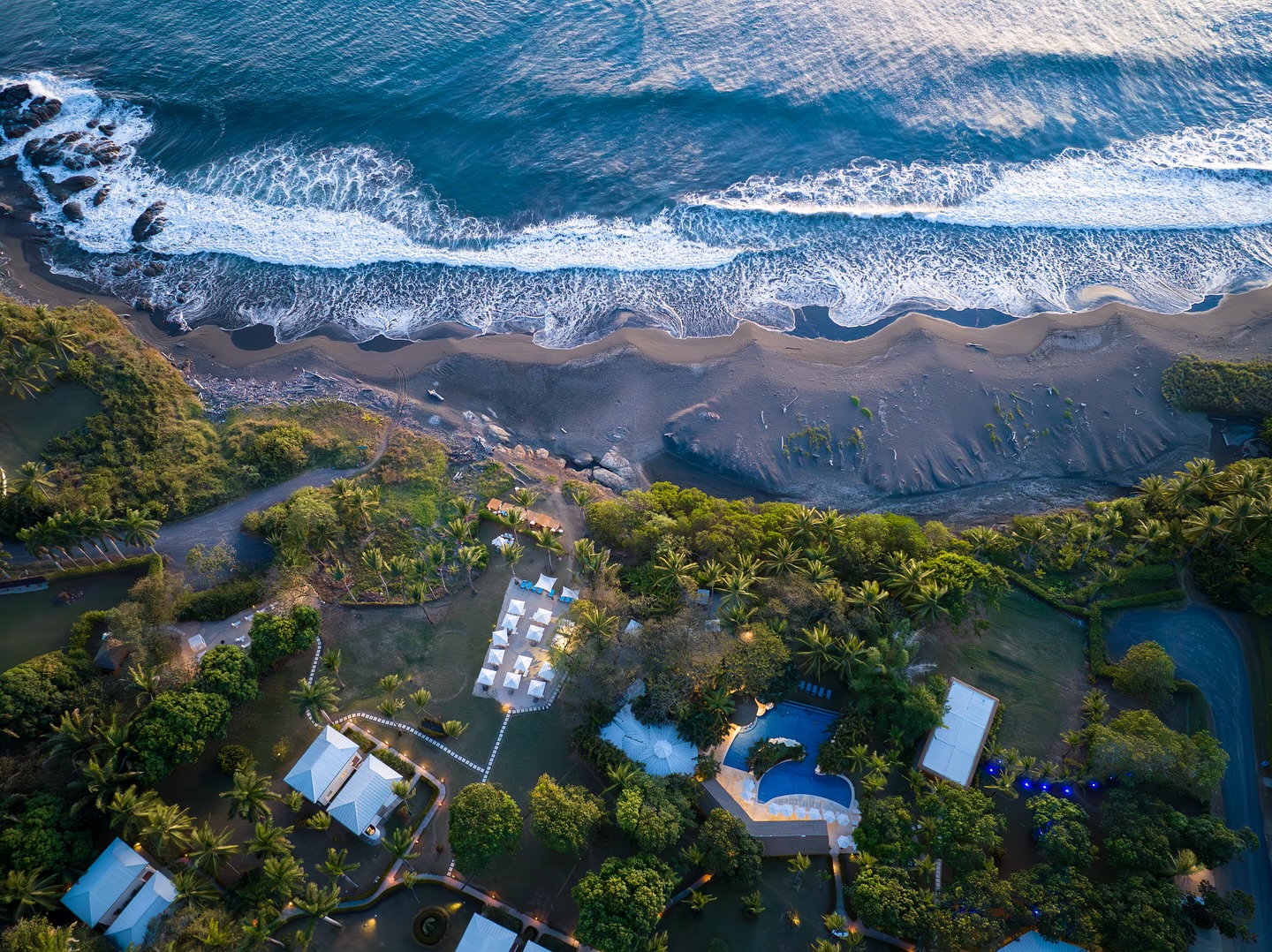 Direct Access to Playa Azul Hotel